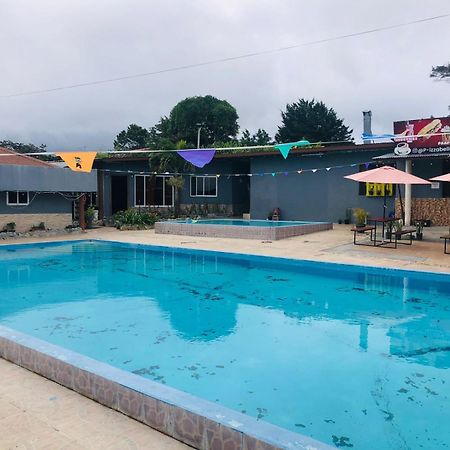 Isabella Hostel And Pool Alto Boquete Экстерьер фото