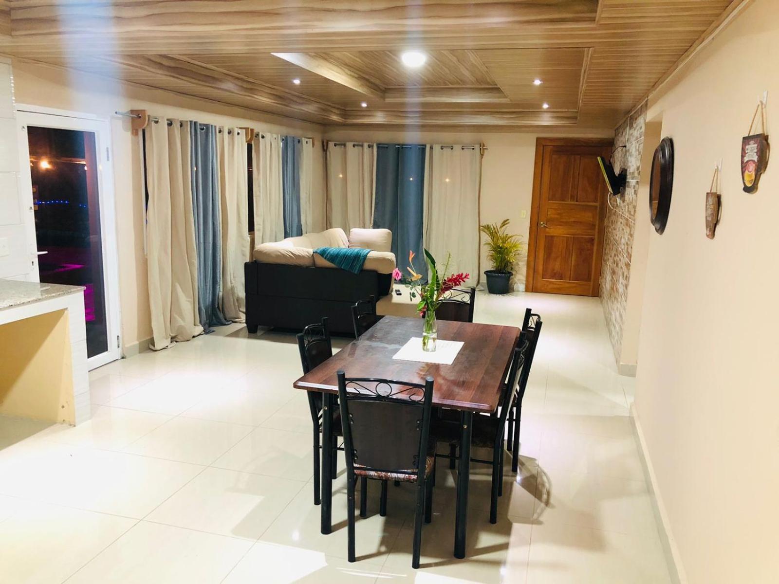 Isabella Hostel And Pool Alto Boquete Экстерьер фото
